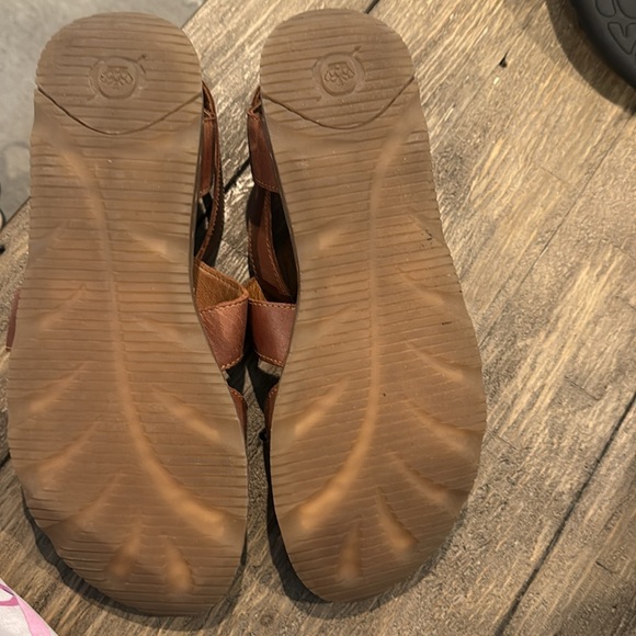Born Women’s Sandals - two pairs one Black and one Brown - Picture 2 of 7